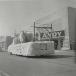 1956 LHS Homecoming float 01